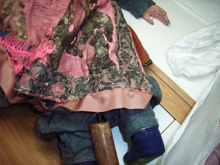 Applicazione del supporto al bordo della gonna